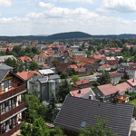 Ferienwohnung Friedrichroda: Jede unserer Wohnungen im "Haus am Wald" erlaubt Weitblick: Der gesamte Thüringer Urlaubsort Friedrichroda. Der Kurort liegt Ihnen zu Füßen